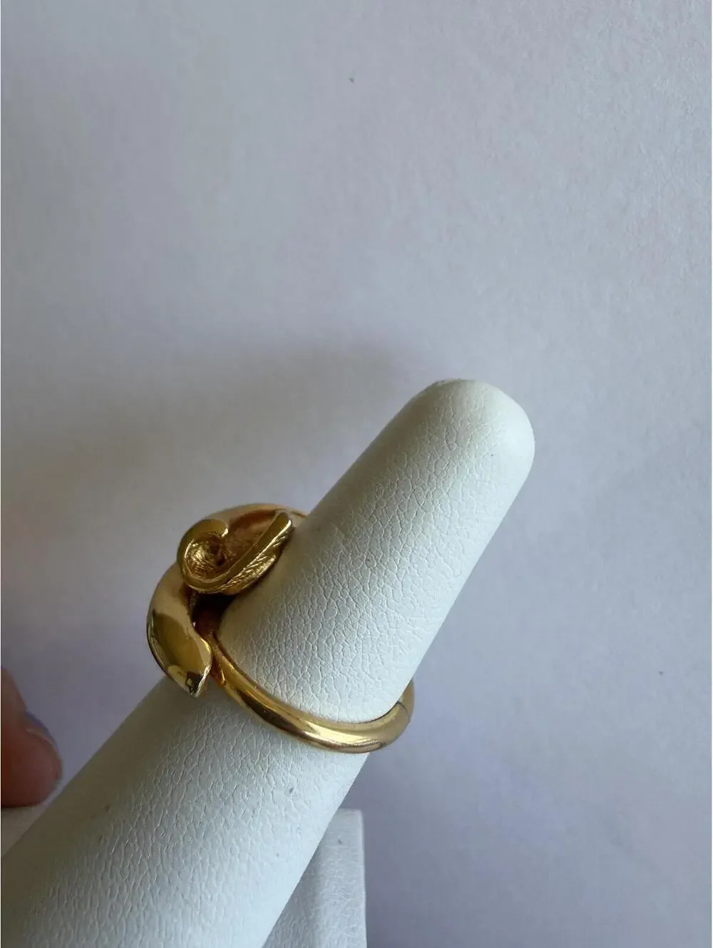 Vintage Gold Tone Abstract Design Ring Size 5